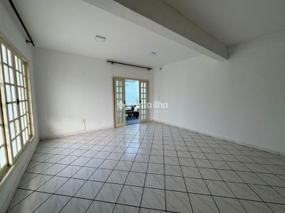 Casa à venda com 260m², 5 quartos, 2 suítes, 5 vagas no bairro Rio Tavares em Florianópolis - Foto 5