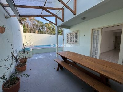 Casa à venda com 260m², 5 quartos, 2 suítes, 5 vagas no bairro Rio Tavares em Florianópolis - Foto 8
