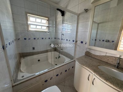 Casa à venda com 260m², 5 quartos, 2 suítes, 5 vagas no bairro Rio Tavares em Florianópolis - Foto 29