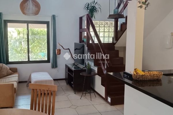 Casa à venda com 179m², 3 quartos, 1 suíte, 2 vagas no bairro Campeche em Florianópolis