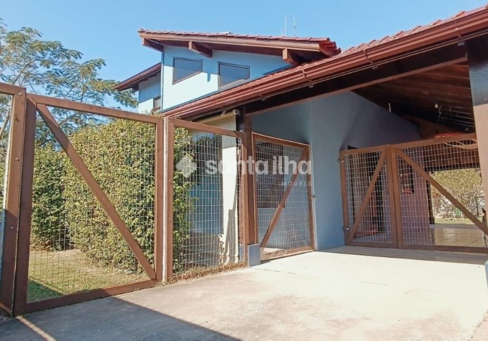 Casa à venda com 179m², 3 quartos, 1 suíte, 2 vagas no bairro Campeche em Florianópolis - Foto 1