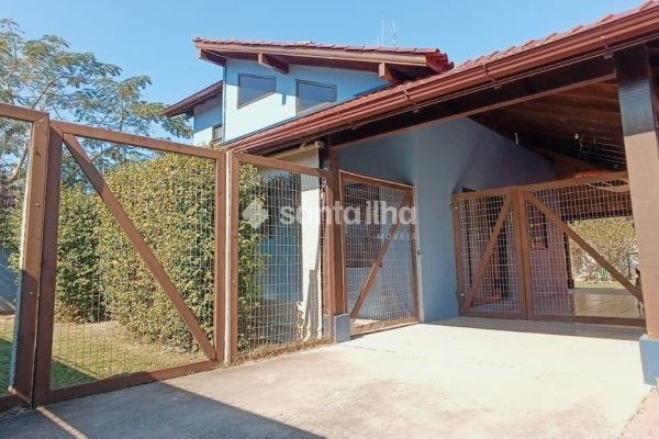 Casa à venda com 179m², 3 quartos, 1 suíte, 2 vagas no bairro Campeche em Florianópolis
