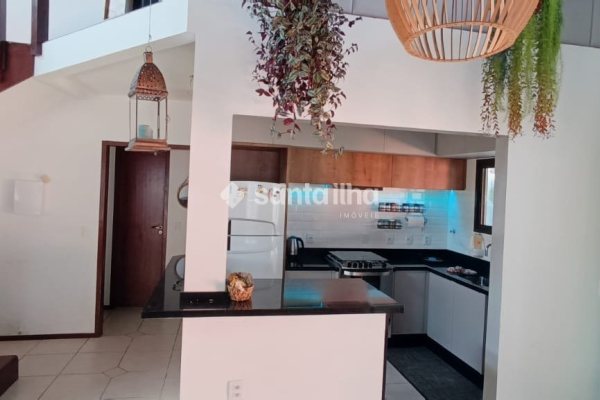 Casa à venda com 179m², 3 quartos, 1 suíte, 2 vagas no bairro Campeche em Florianópolis