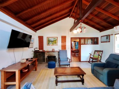 Casa à venda com 250m², 6 quartos, 3 suítes, 4 vagas no bairro Pântano do Sul em Florianópolis - Foto 6