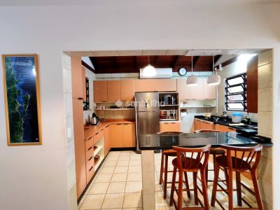 Casa à venda com 250m², 6 quartos, 3 suítes, 4 vagas no bairro Pântano do Sul em Florianópolis - Foto 12