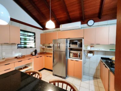 Casa à venda com 250m², 6 quartos, 3 suítes, 4 vagas no bairro Pântano do Sul em Florianópolis - Foto 13