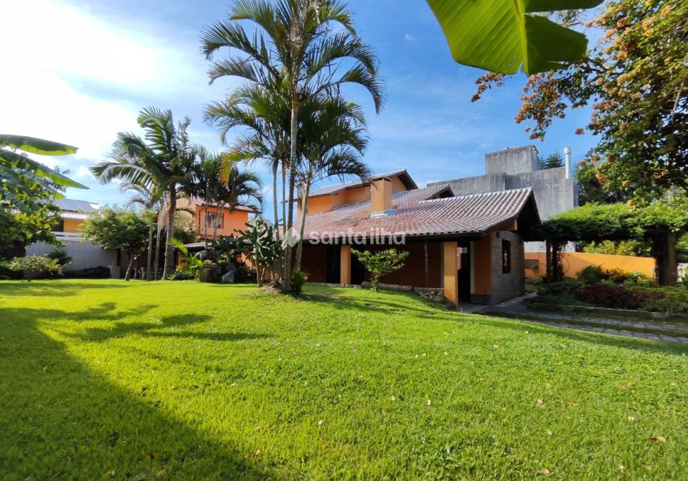 Casa à venda com 250m², 6 quartos, 3 suítes, 4 vagas no bairro Pântano do Sul em Florianópolis - Foto 1
