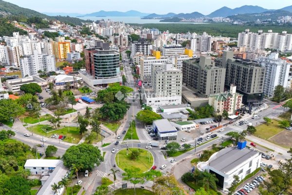 Sala/Conjunto à venda com 45m², 1 vaga no bairro Trindade em Florianópolis