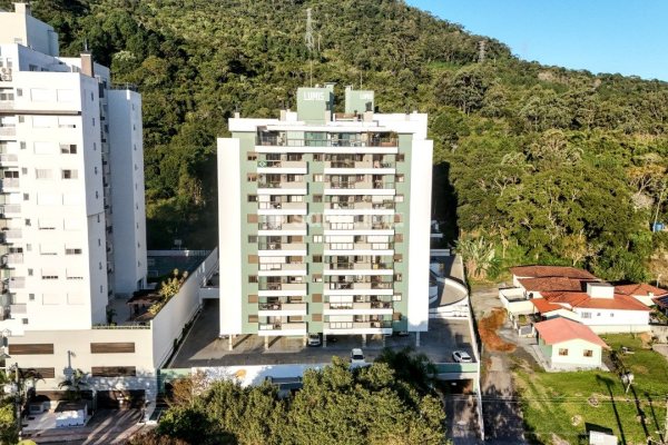 Apartamento à venda com 68m², 2 quartos, 1 suíte, 2 vagas no bairro Itacorubi em Florianópolis