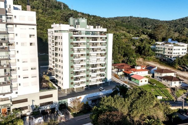 Apartamento à venda com 68m², 2 quartos, 1 suíte, 2 vagas no bairro Itacorubi em Florianópolis