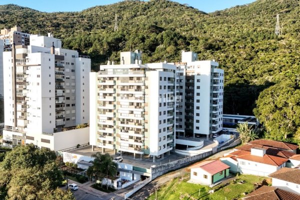 Apartamento à venda com 68m², 2 quartos, 1 suíte, 2 vagas no bairro Itacorubi em Florianópolis