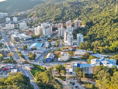 Apartamento à venda com 68m², 2 quartos, 1 suíte, 2 vagas no bairro Itacorubi em Florianópolis - Foto 52