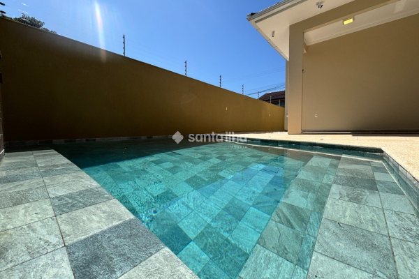 Casa à venda com 170m², 4 quartos, 1 suíte, 2 vagas no bairro Campeche em Florianópolis