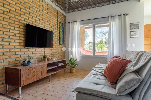 Casa em Condomínio à venda com 168m², 3 quartos, 1 suíte, 2 vagas no bairro Morro das Pedras em Florianópolis