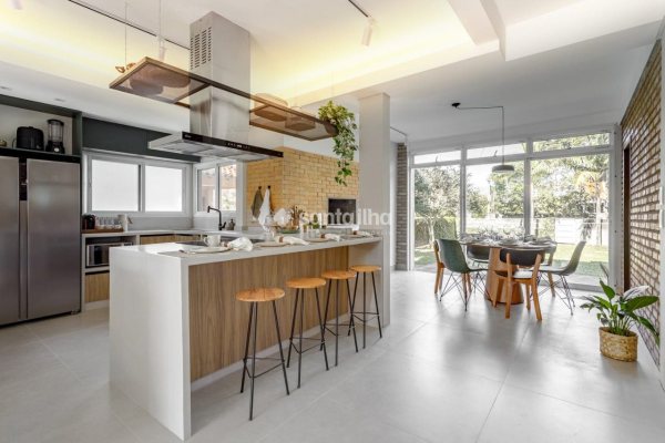 Casa em Condomínio à venda com 168m², 3 quartos, 1 suíte, 2 vagas no bairro Morro das Pedras em Florianópolis