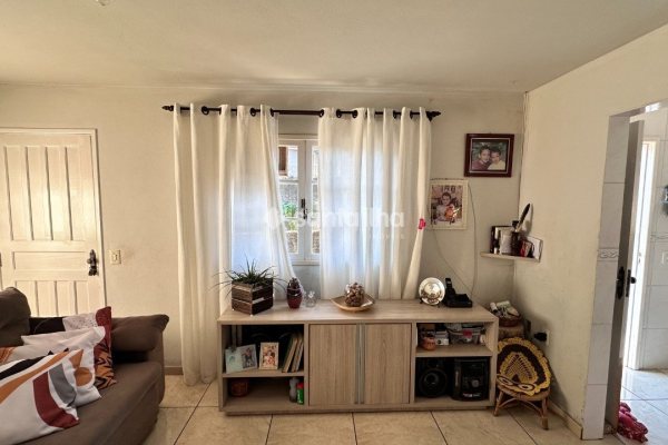 Casa à venda com 103m², 3 quartos, 1 suíte, 2 vagas no bairro Rio Tavares em Florianópolis