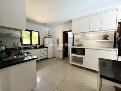 Casa para alugar ou comprar com 350m², 6 quartos, 2 suítes, 3 vagas no bairro Campeche em Florianópolis - Foto 5