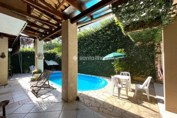 Casa para alugar ou comprar com 350m², 6 quartos, 2 suítes, 3 vagas no bairro Campeche em Florianópolis