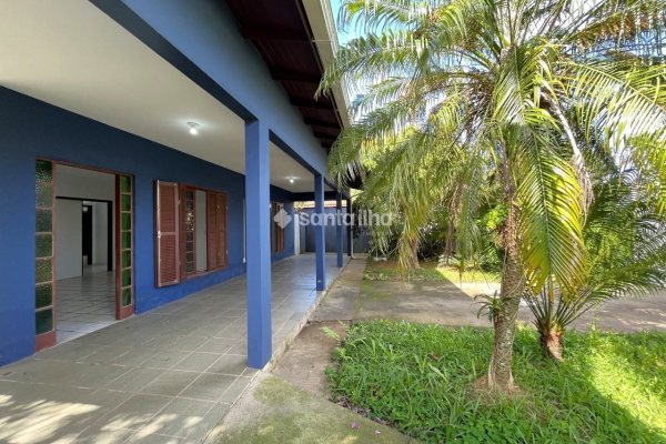 Casa para alugar com 120m², 3 quartos, 1 suíte, 2 vagas no bairro Campeche em Florianópolis