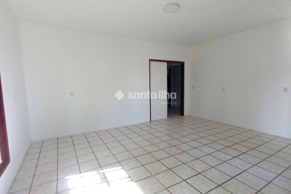 Casa para alugar com 120m², 3 quartos, 1 suíte, 2 vagas no bairro Campeche em Florianópolis