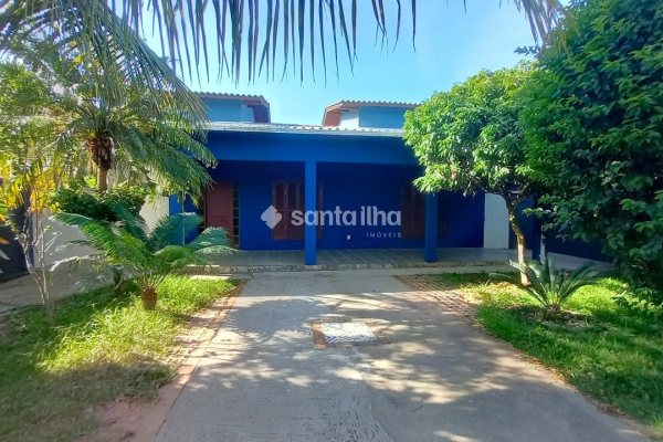Casa para alugar com 120m², 3 quartos, 1 suíte, 2 vagas no bairro Campeche em Florianópolis