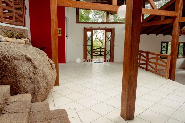 Casa à venda com 396m², 4 quartos, 4 suítes, 4 vagas no bairro Rio Tavares em Florianópolis