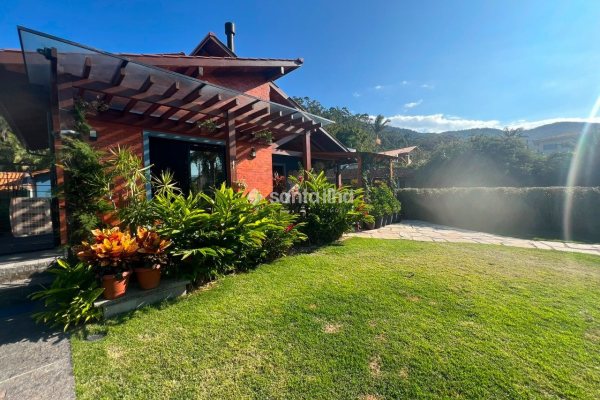Casa à venda com 242m², 4 quartos, 4 suítes, 5 vagas no bairro Pântano do Sul em Florianópolis