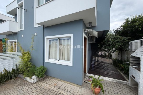 Casa à venda com 82m², 2 quartos, 1 vaga no bairro Campeche em Florianópolis