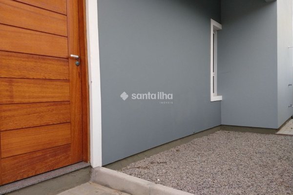 Casa à venda com 82m², 2 quartos, 1 vaga no bairro Campeche em Florianópolis