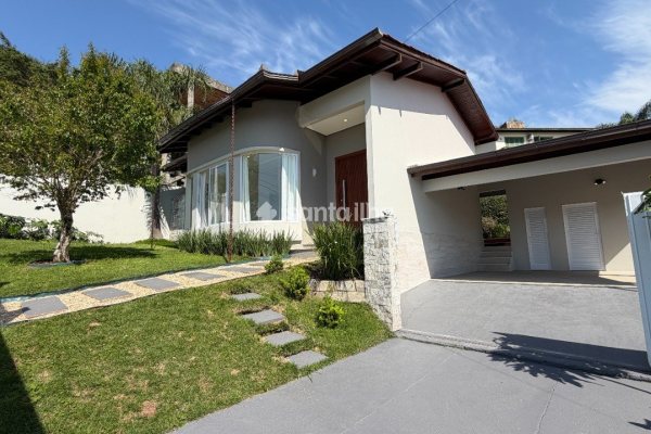 Casa à venda com 138m², 3 quartos, 1 suíte, 4 vagas no bairro Centro em Florianópolis