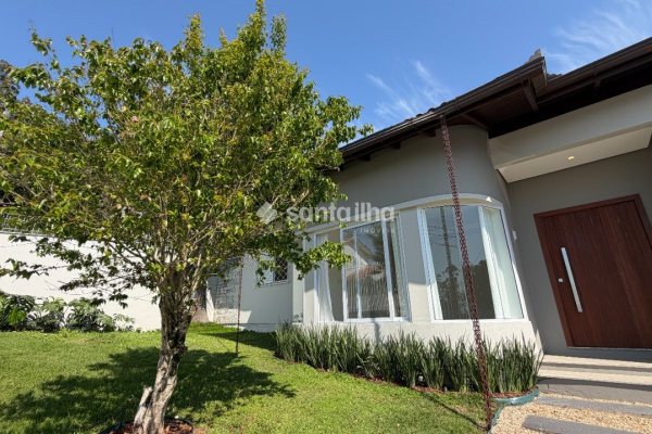 Casa à venda com 138m², 3 quartos, 1 suíte, 4 vagas no bairro Centro em Florianópolis