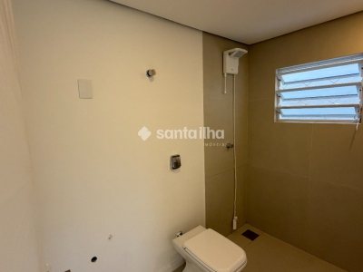 Casa à venda com 138m², 3 quartos, 1 suíte, 4 vagas no bairro Centro em Florianópolis - Foto 18