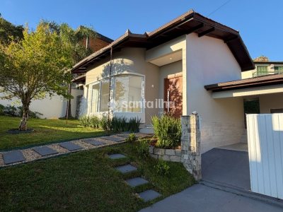 Casa à venda com 138m², 3 quartos, 1 suíte, 4 vagas no bairro Centro em Florianópolis - Foto 2