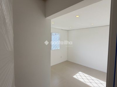 Casa à venda com 138m², 3 quartos, 1 suíte, 4 vagas no bairro Centro em Florianópolis - Foto 19