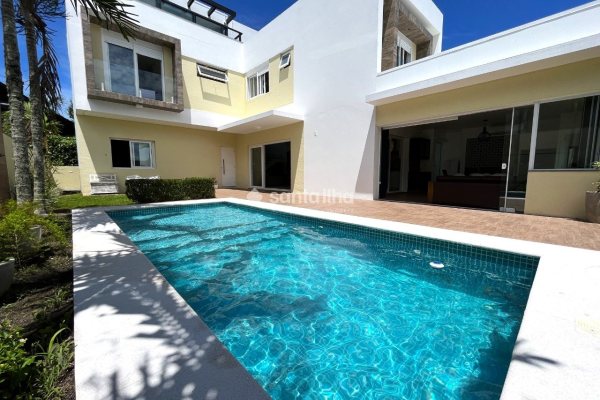 Casa em Condomínio para alugar com 576m², 3 quartos, 2 suítes, 4 vagas no bairro Morro das Pedras em Florianópolis