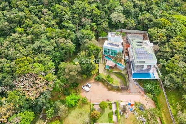 Terreno à venda com 662m² no bairro Cacupé em Florianópolis
