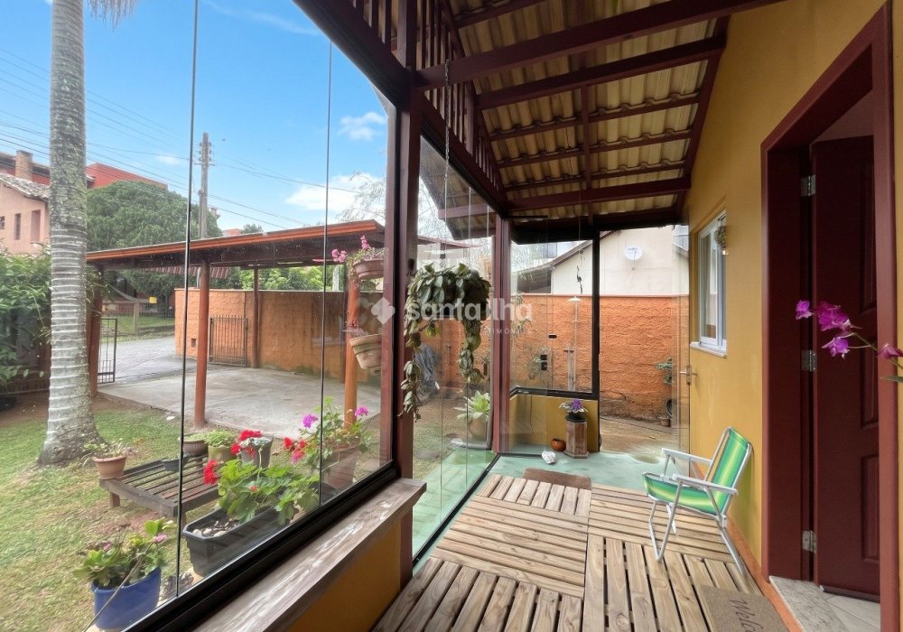 Casa para alugar com 85m², 2 quartos, 1 vaga no bairro Campeche em Florianópolis - Foto 1