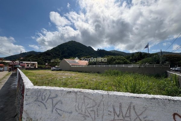 Terreno à venda com 768m² no bairro Pântano do Sul em Florianópolis