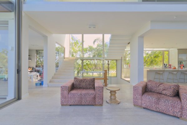Casa em Condomínio para alugar ou comprar com 1.350m², 6 quartos, 6 suítes, 6 vagas no bairro Campeche em Florianópolis