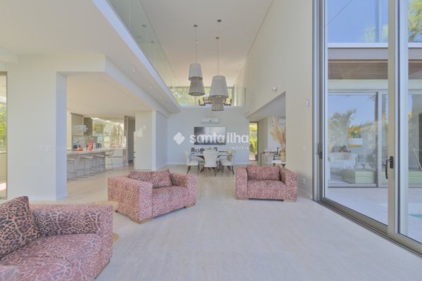Casa em Condomínio para alugar ou comprar com 1.350m², 6 quartos, 6 suítes, 6 vagas no bairro Campeche em Florianópolis