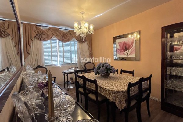 Apartamento à venda com 106m², 3 quartos, 1 suíte, 2 vagas no bairro Centro em Florianópolis