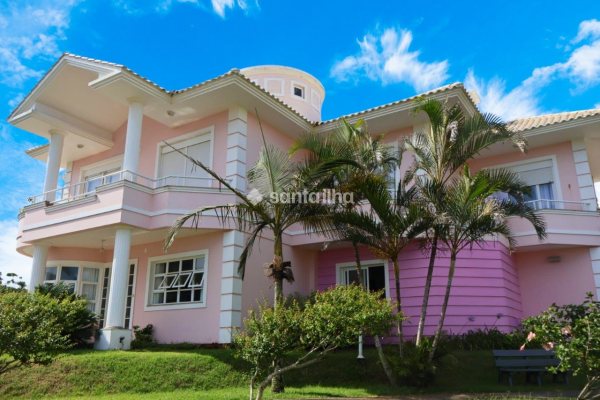Casa à venda com 390m², 5 quartos, 4 suítes, 2 vagas no bairro Pântano do Sul em Florianópolis