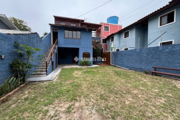Casa para alugar com 85m², 3 quartos, 2 suítes, 2 vagas no bairro Rio Tavares em Florianópolis