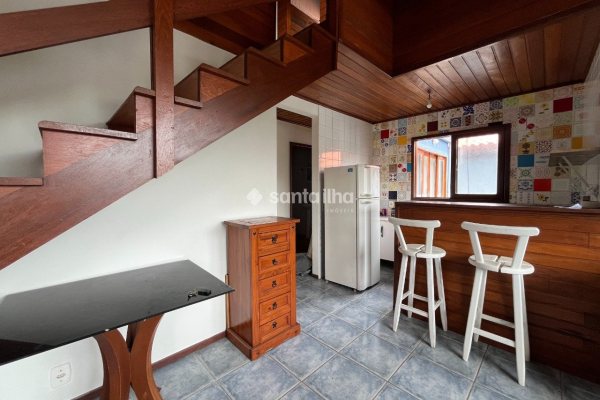 Casa para alugar com 85m², 3 quartos, 2 suítes, 2 vagas no bairro Rio Tavares em Florianópolis
