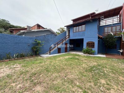Casa para alugar com 85m², 3 quartos, 2 suítes, 2 vagas no bairro Rio Tavares em Florianópolis - Foto 2