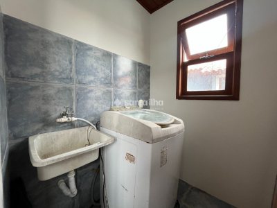 Casa para alugar com 85m², 3 quartos, 2 suítes, 2 vagas no bairro Rio Tavares em Florianópolis - Foto 26