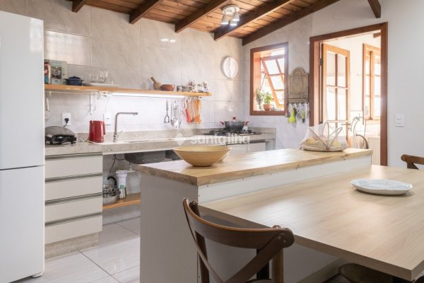 Casa à venda com 189m², 3 quartos, 1 suíte, 1 vaga no bairro Campeche em Florianópolis