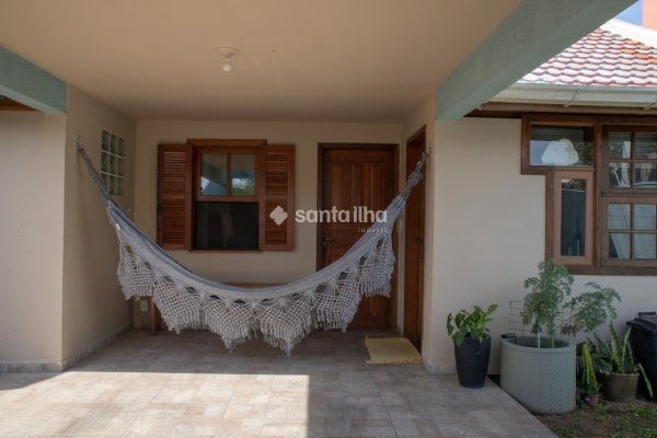 Casa à venda com 189m², 3 quartos, 1 suíte, 1 vaga no bairro Campeche em Florianópolis