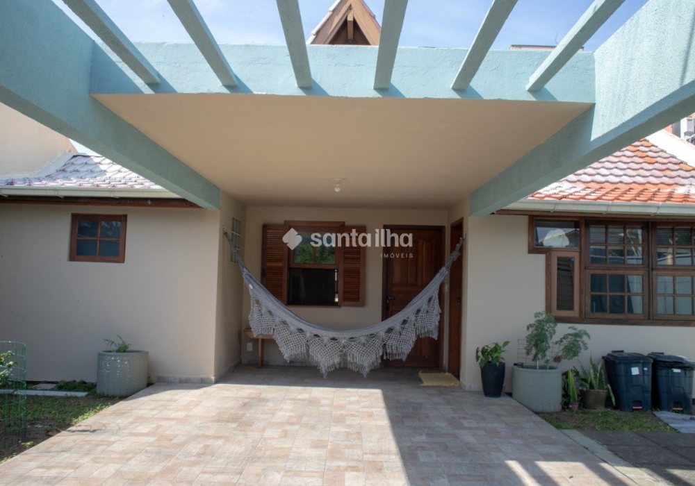 Casa à venda com 189m², 3 quartos, 1 suíte, 1 vaga no bairro Campeche em Florianópolis - Foto 1