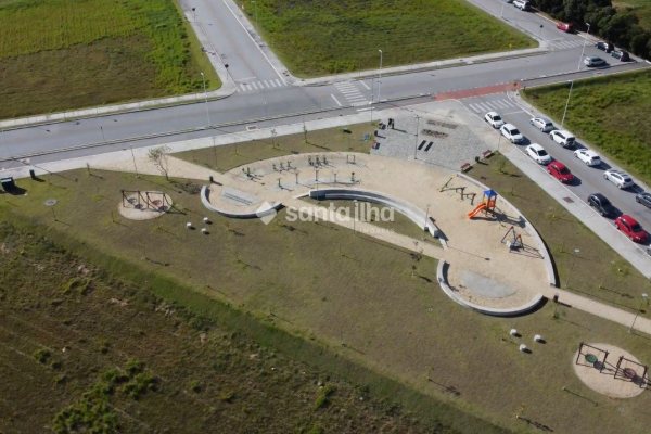 Terreno à venda com 450m², 2 vagas no bairro Campeche em Florianópolis